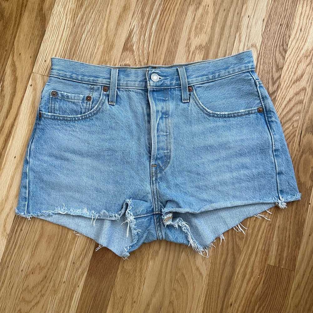 Levi’s Jean shorts size 28